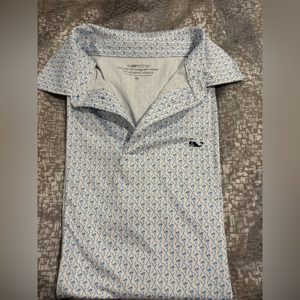 Vineyard Vines Men's White and Blue Patterned Polo